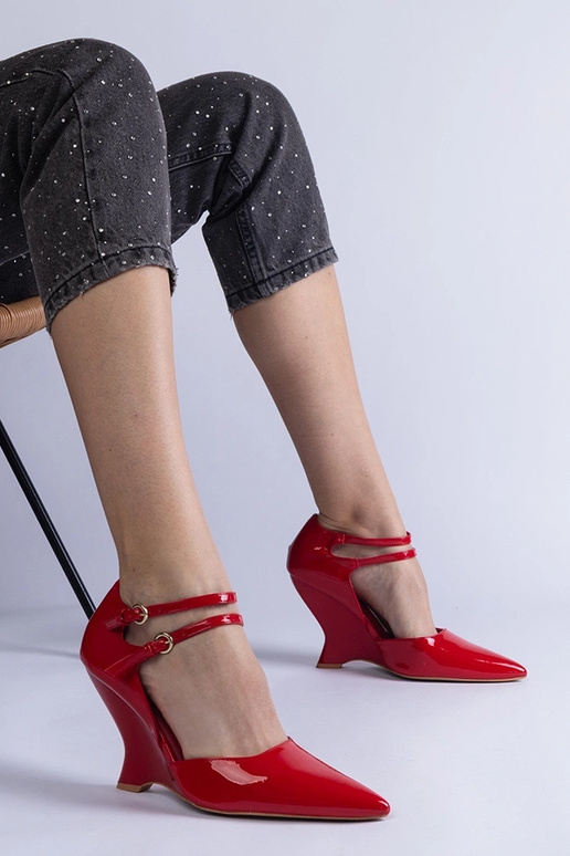 Escarpins compensés en cuir verni...