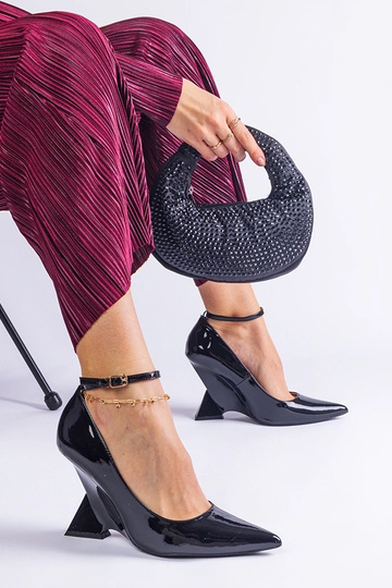 Czółenka laqués noires à...