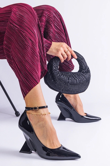 Czółenka laqués noires à... 2