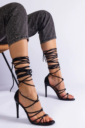 Sandales à lacets à talons hauts noires Fortado