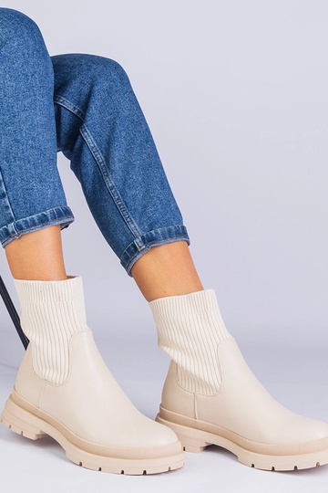 Bottines beiges avec tige...