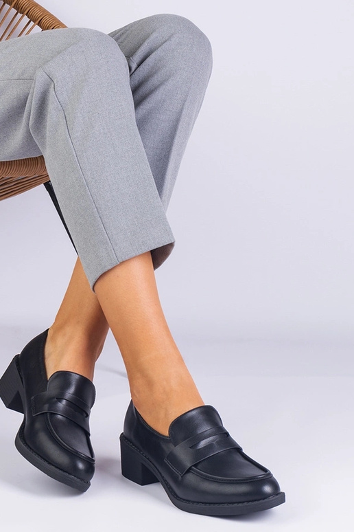 Chaussures à talons bas en cuir... Chaussures à talons bas en cuir...