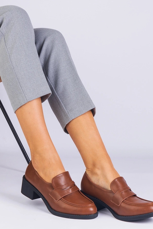 Chaussures à talons bas en cuir...