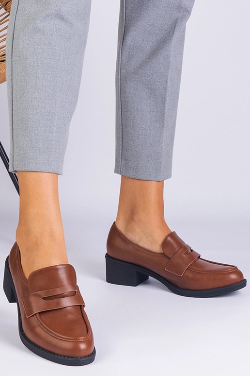 Chaussures à talons bas en cuir...