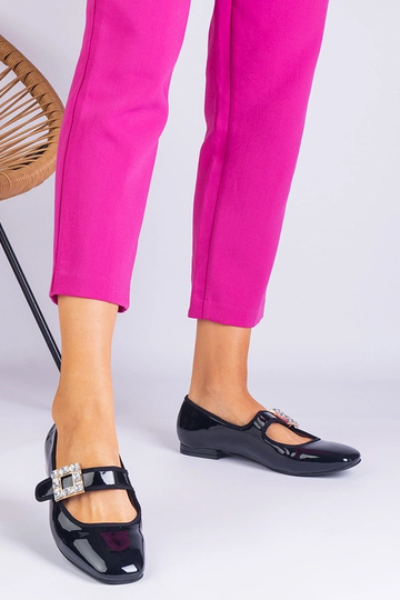 Ballerines en cuir verni noir ornées d'une boucle Furseda 2