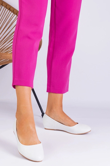 Ballerines blanches à talon... 2