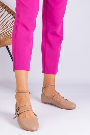 Ballerines beiges en éco-cuir avec boucles de Vitoldora 2