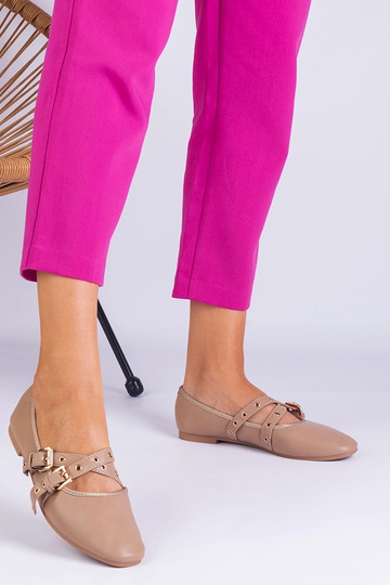 Ballerines beiges en éco-cuir décorées de boucles Emmarino 2