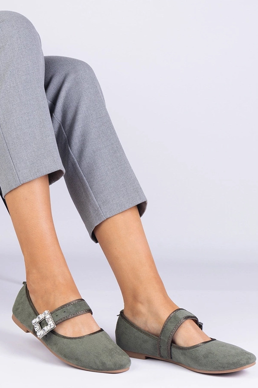 Ballerines vertes ornées d'une boucle...