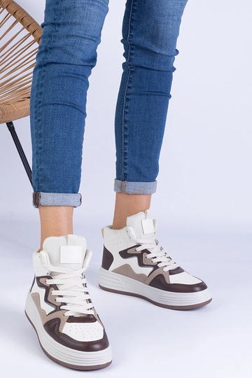 Baskets de sport marron... 2