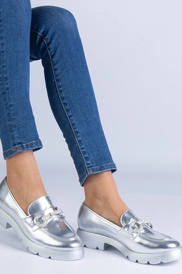 Demi-chaussures classiques argentées avec décoration Amikol