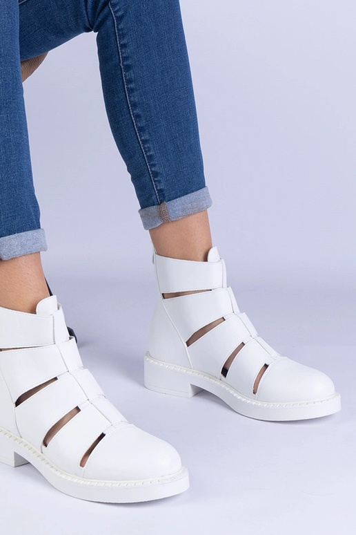 Bottines blanches en éco-cuir avec... Bottines blanches en éco-cuir avec...