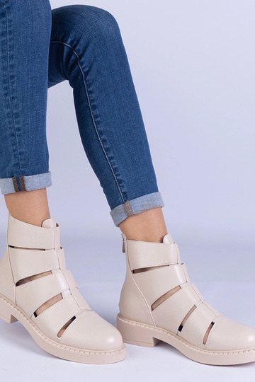 Bottines beiges en éco-cuir avec découpes et talons plats Kalipso