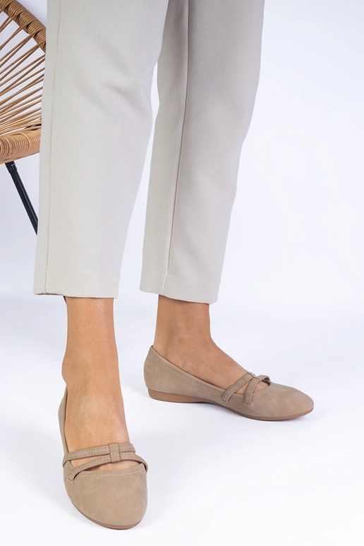 Ballerines beiges pour femmes en cuir... Ballerines beiges pour femmes en cuir...