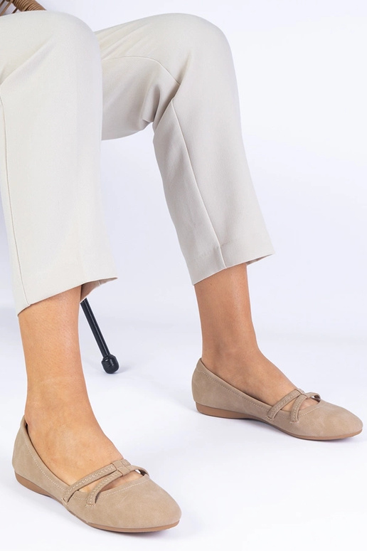 Ballerines beiges pour femmes en cuir... Ballerines beiges pour femmes en cuir...