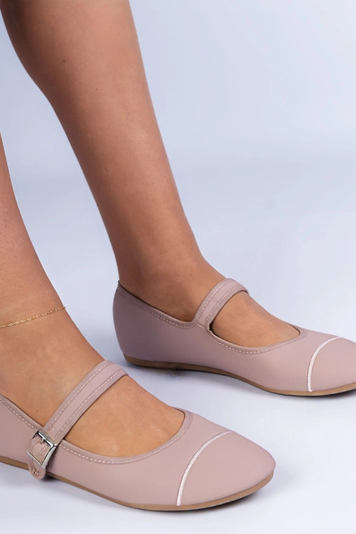 Ballerines roses avec finition mate...