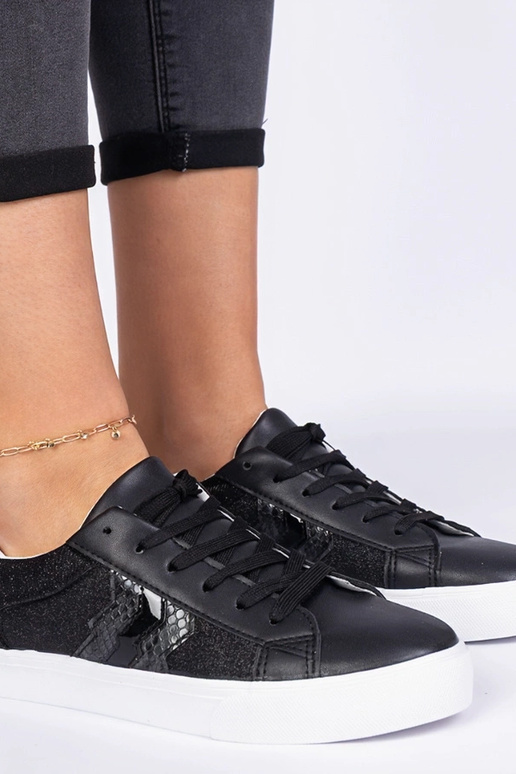 Baskets noires avec motif animalier... Baskets noires avec motif animalier...