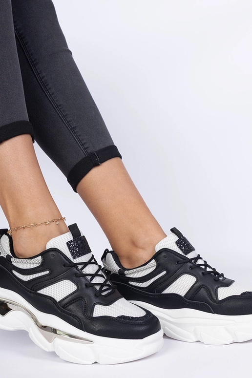 Baskets noires pour femmes sportives...