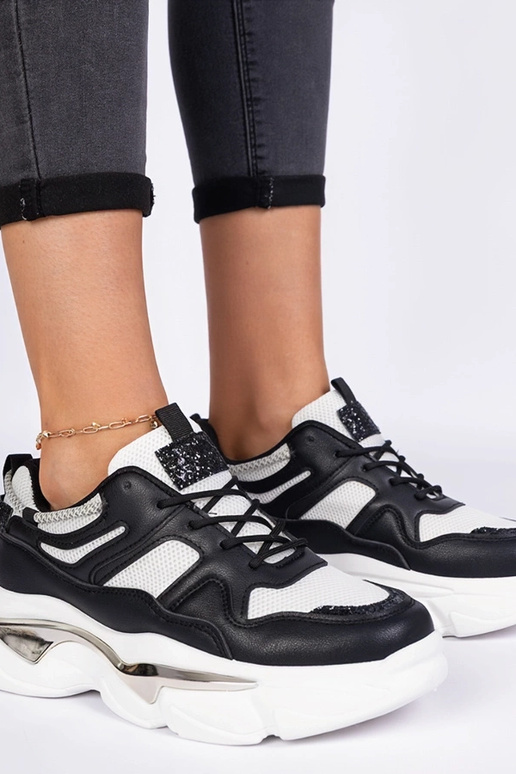 Baskets noires pour femmes sportives...