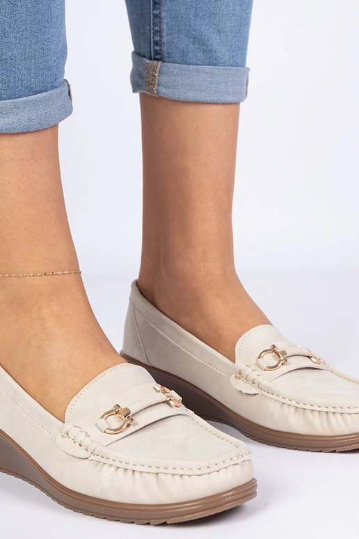 Mocassins beiges pour femmes à... Mocassins beiges pour femmes à...
