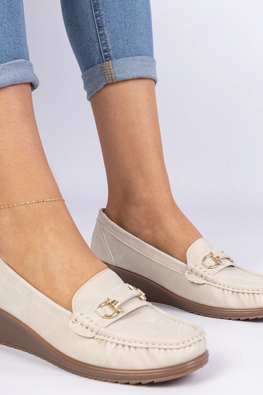 Mocassins beiges pour femmes à... Mocassins beiges pour femmes à...