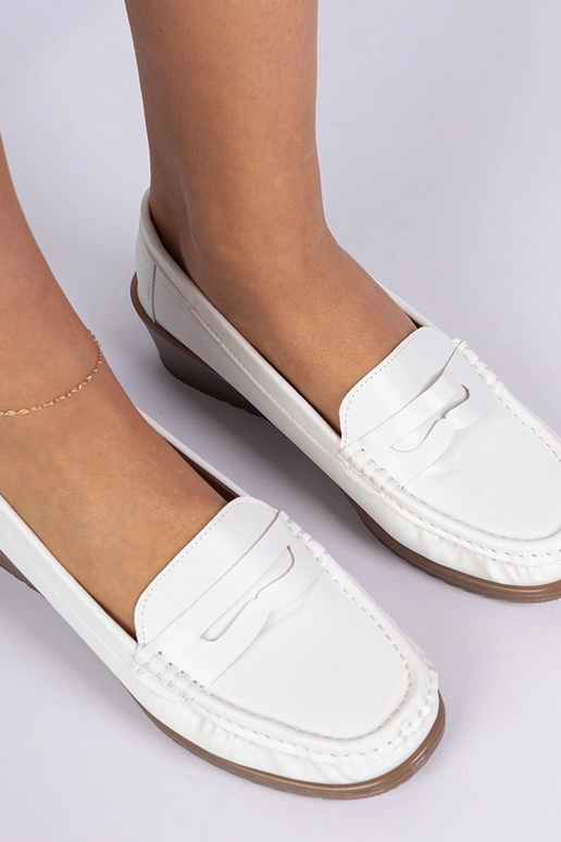 Mokasins blancs pour femmes à talon... Mokasins blancs pour femmes à talon...