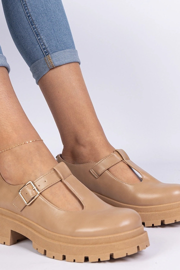 Chaussures à talons avec... 2