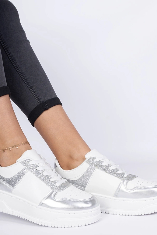 Baskets argentées pour femmes sur... Baskets argentées pour femmes sur...