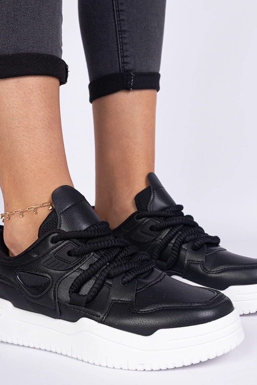 Baskets femme noires avec des lacets... Baskets femme noires avec des lacets...