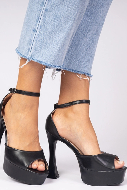 Sandales noires à talon haut Tesli