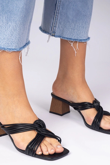 Claquettes élégantes noires... 2