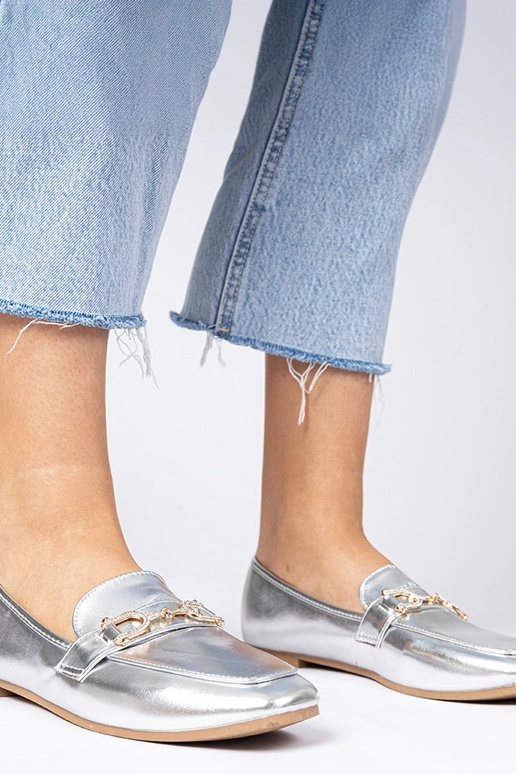 Mokasins argentés élégants avec... Mokasins argentés élégants avec...