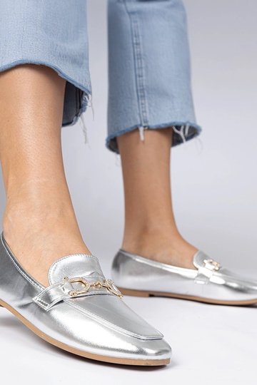 Mokasins argentés élégants... 2