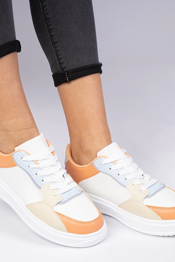 Baskets sportives blanches et orange en simili cuir Lavilia 2