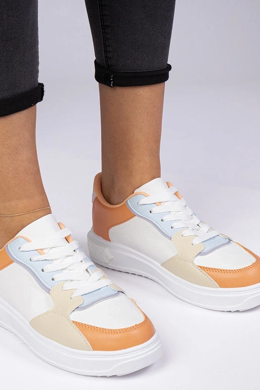 Baskets sportives blanches et orange...