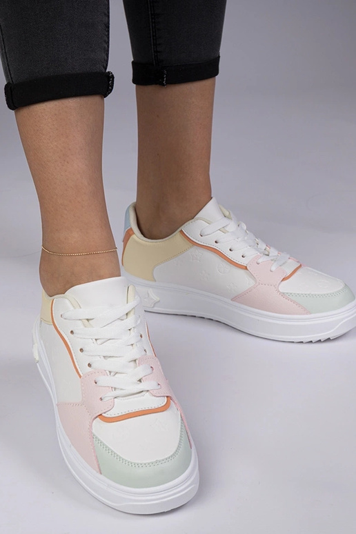 Baskets sportives blanches et jaunes...