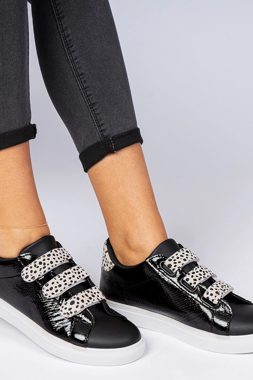 Baskets noires avec finition animale... Baskets noires avec finition animale...