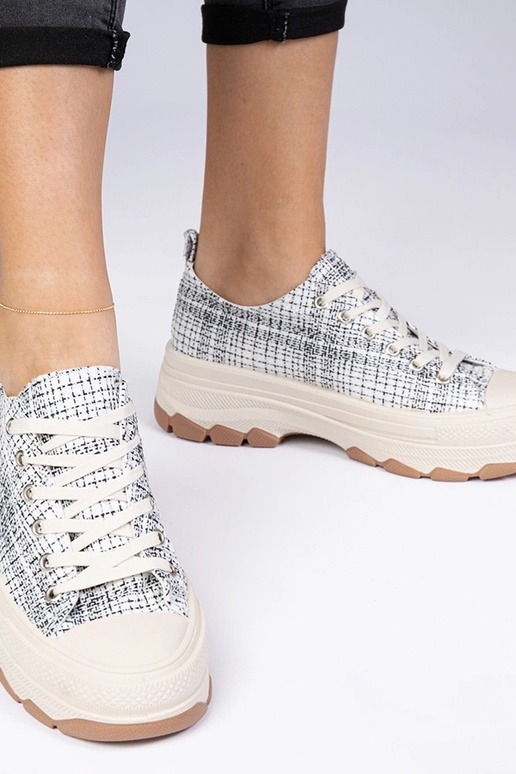 Baskets blanches et noires à semelle... Baskets blanches et noires à semelle...