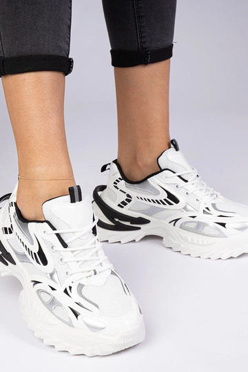 Baskets sportives blanches...