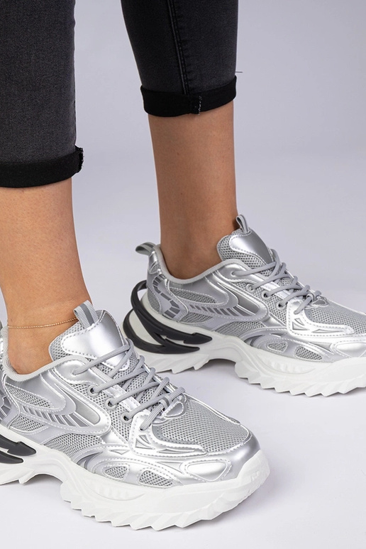 Baskets sportives argentées à semelle... Baskets sportives argentées à semelle...