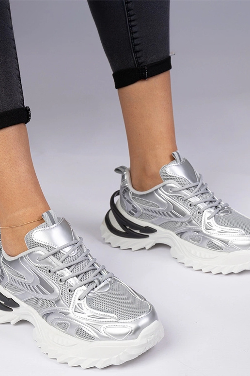 Baskets sportives argentées à semelle... Baskets sportives argentées à semelle...