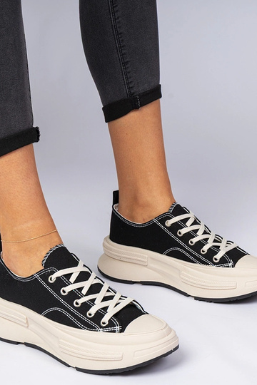 Baskets noires en matériau... 2