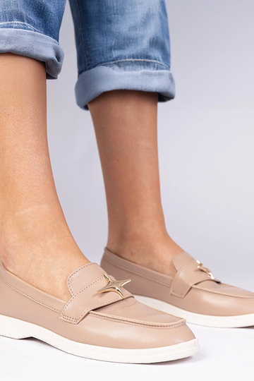 Mocassins pour femmes beige foncé avec décoration dorée Senna