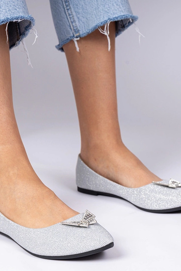 Ballerines argentées pour femmes en paillettes avec un papillon Denny