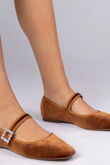 Ballerines en velours marron avec boucle Kvitta