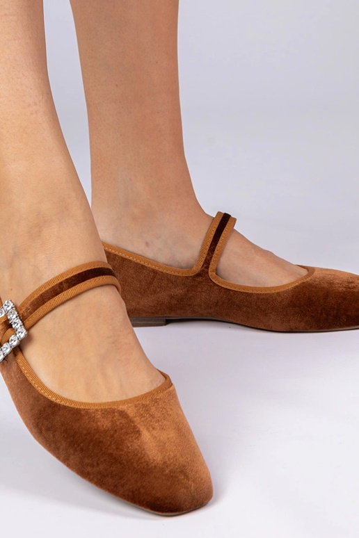 Ballerines en velours marron avec... Ballerines en velours marron avec...