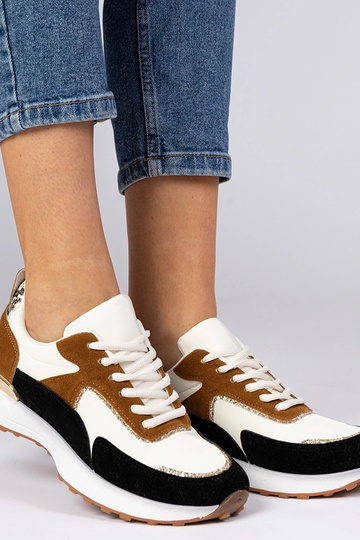 Baskets blanches et noires... 2