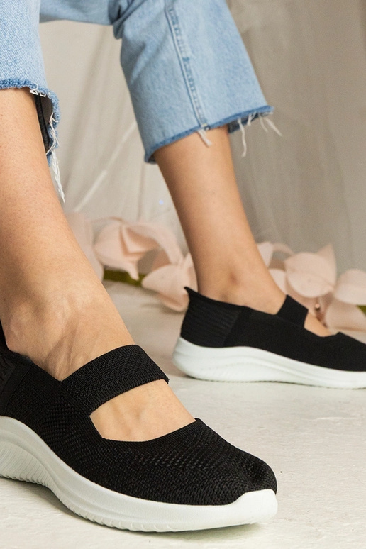 Baskets noires avec semelle texturée... Baskets noires avec semelle texturée...