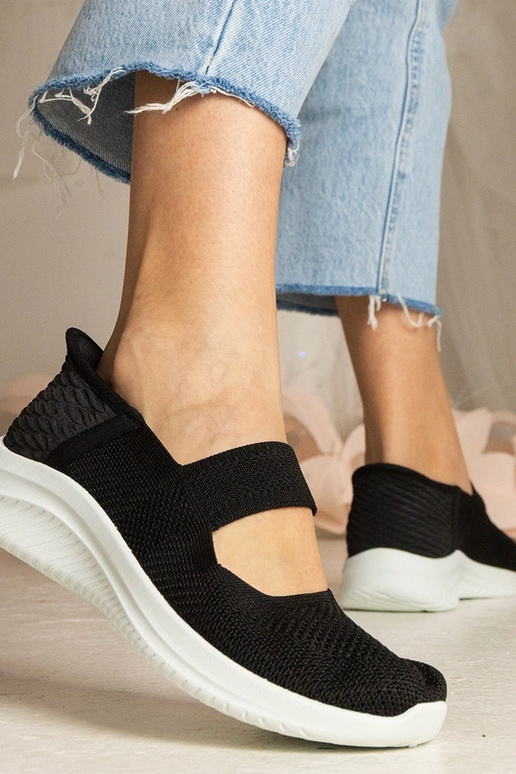 Baskets noires avec semelle texturée... Baskets noires avec semelle texturée...