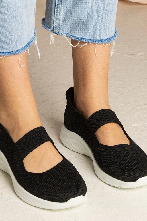 Baskets noires avec semelle texturée... Baskets noires avec semelle texturée...